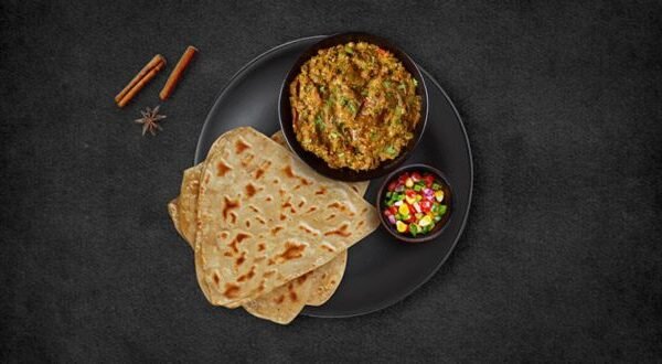 Baigan Ka bharta With 4 Parathas